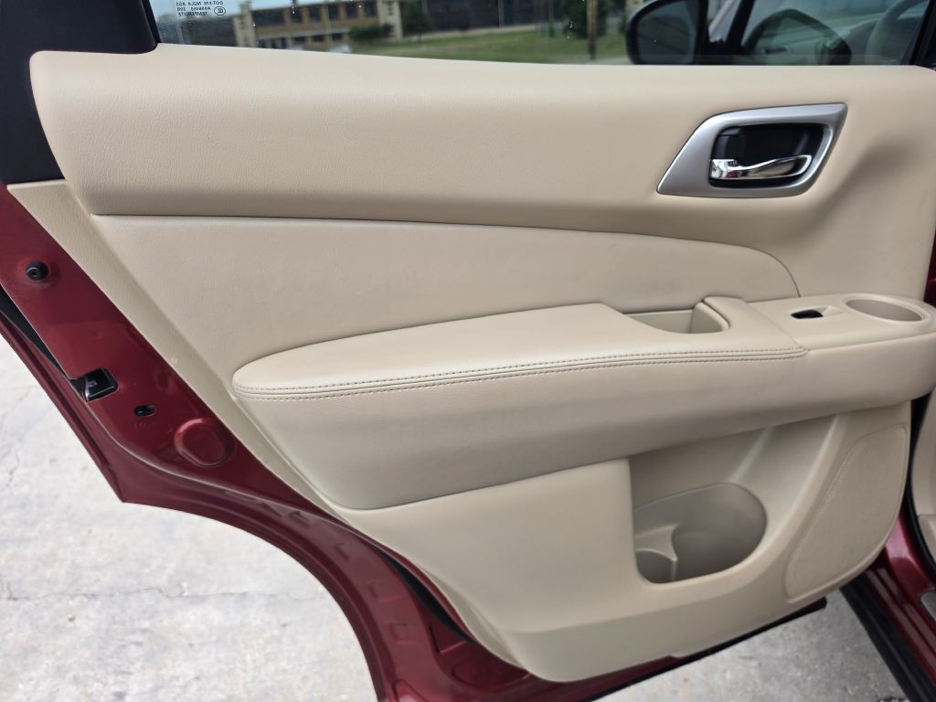 2015 Nissan Pathfinder Image 32