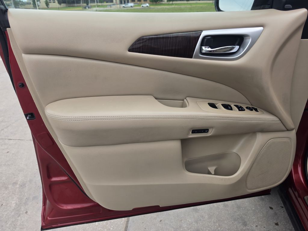 2015 Nissan Pathfinder Image 35