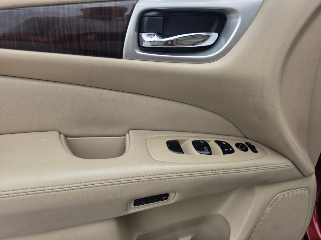 2015 Nissan Pathfinder Image 36