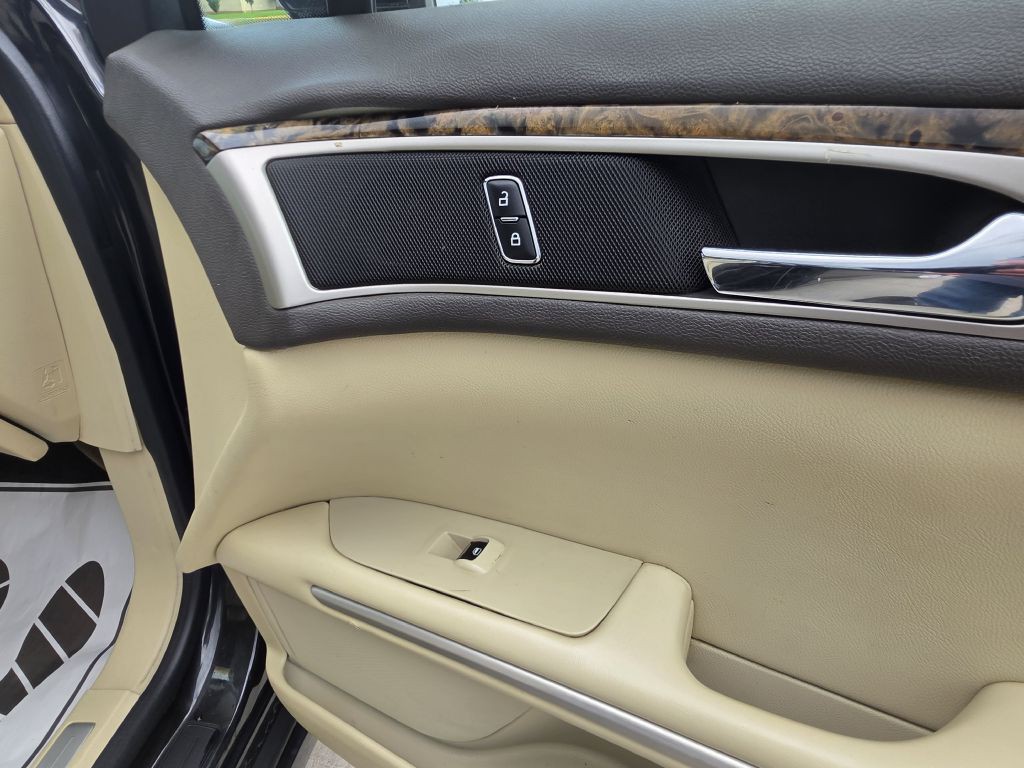 2013 Lincoln MKZ Image 20