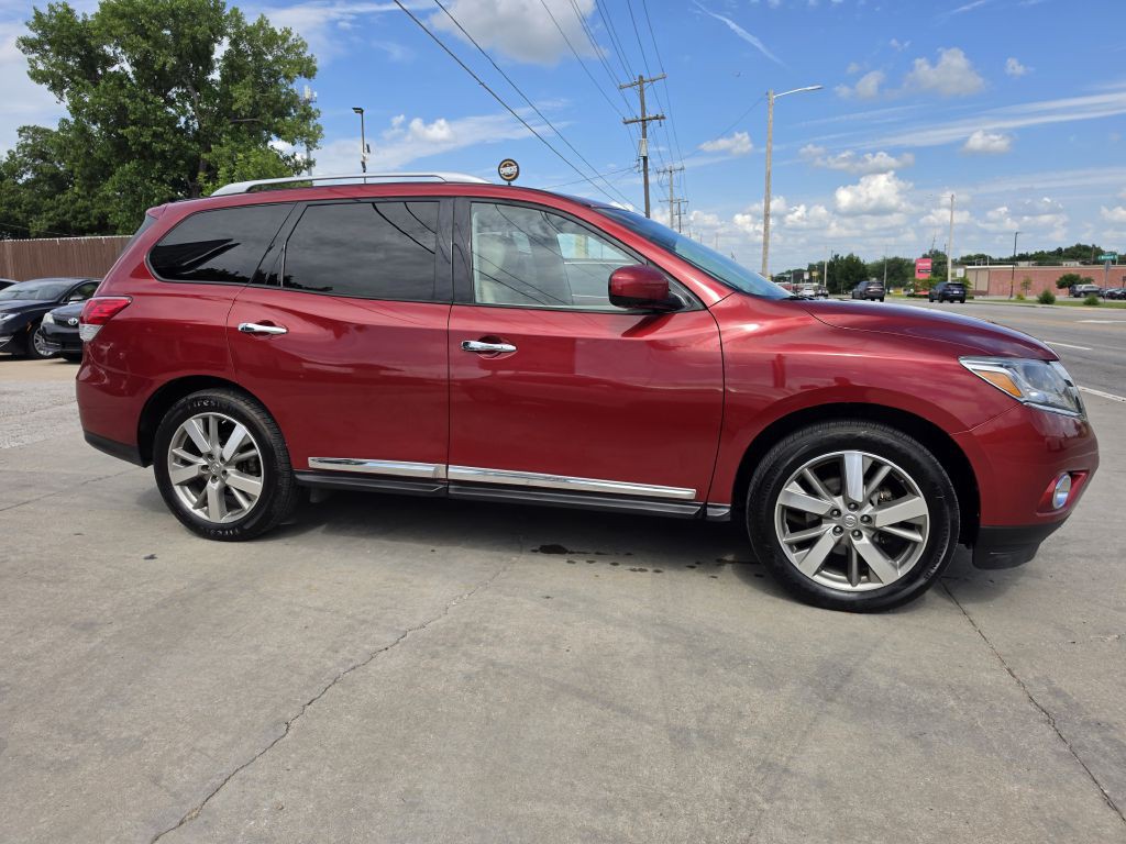 2016 Nissan Pathfinder Image 2