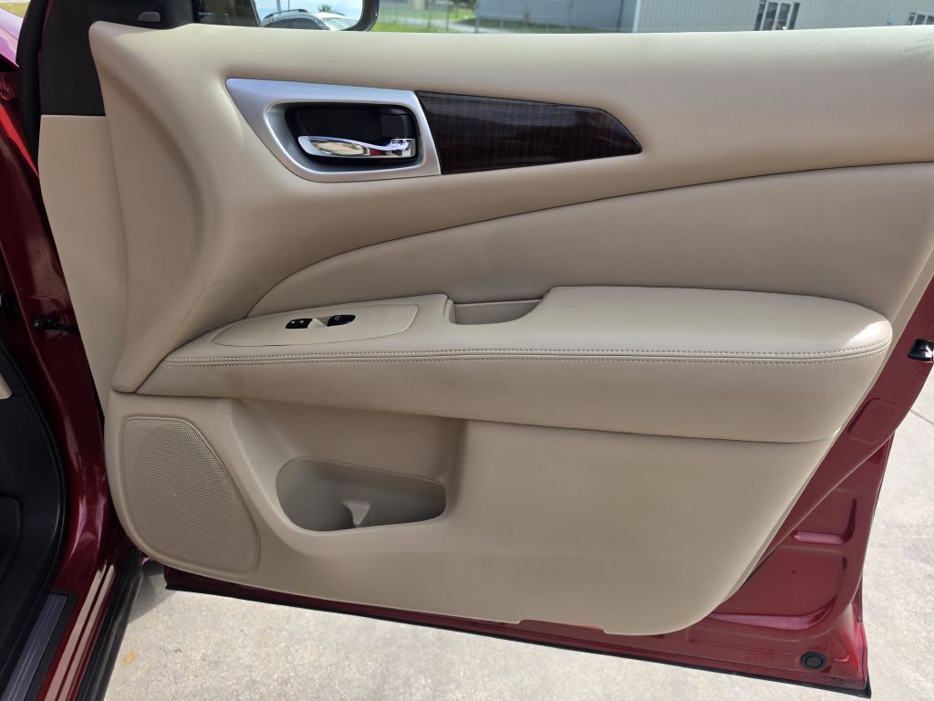 2016 Nissan Pathfinder Image 19
