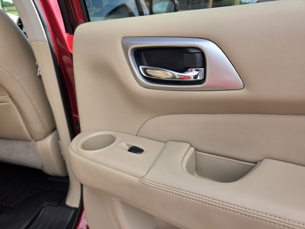 2016 Nissan Pathfinder Image 25