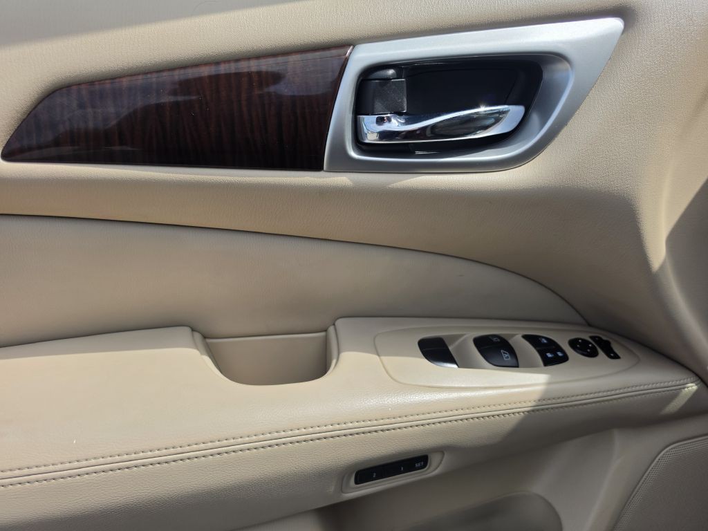 2016 Nissan Pathfinder Image 34