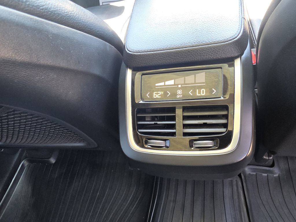 2017 Volvo XC90 Image 28