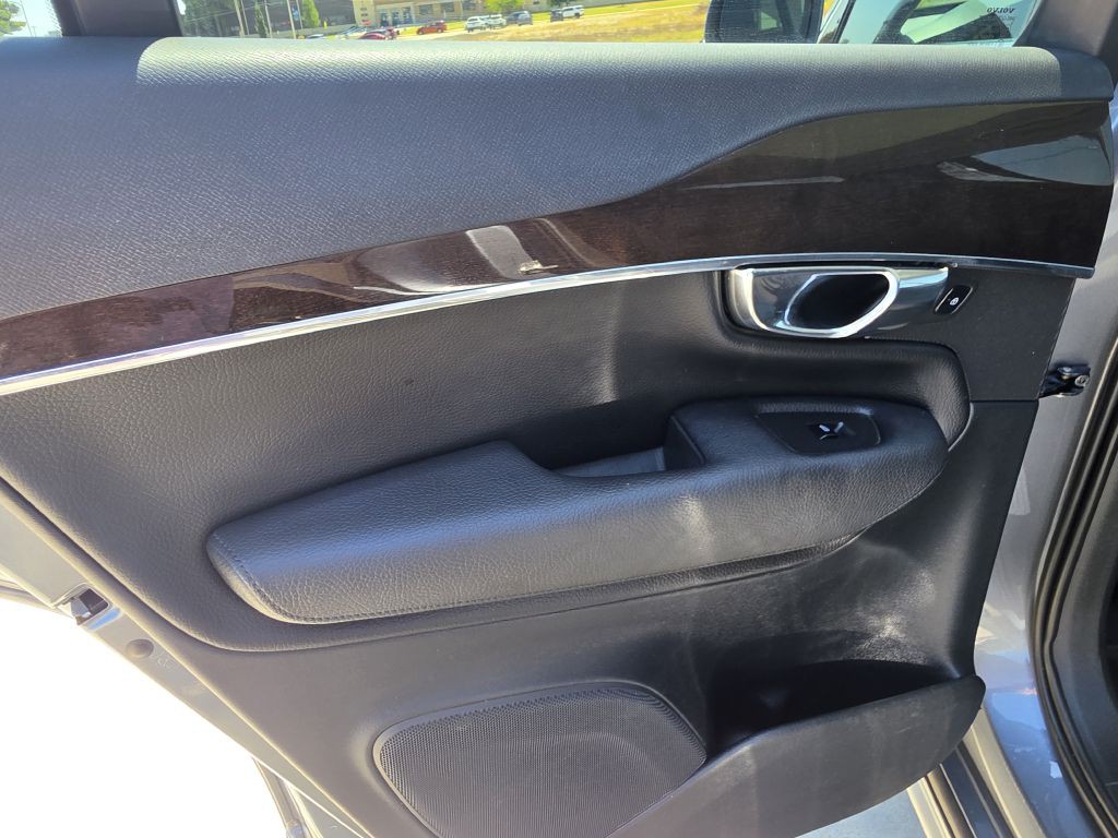 2017 Volvo XC90 Image 35