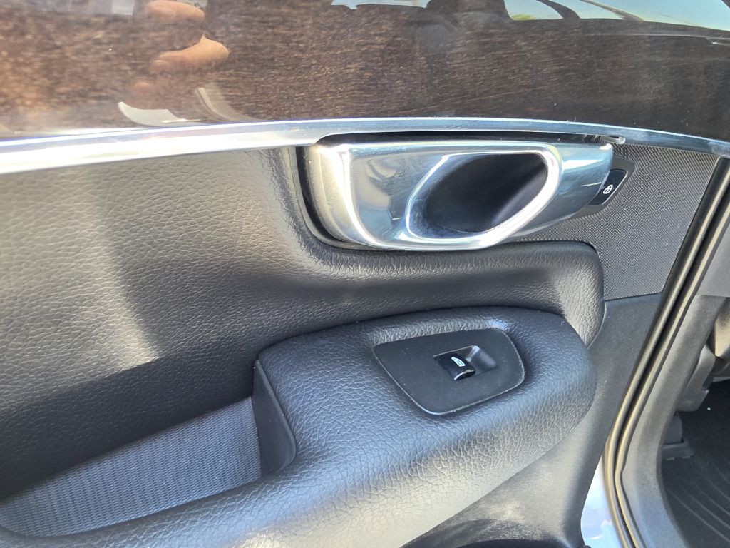 2017 Volvo XC90 Image 36