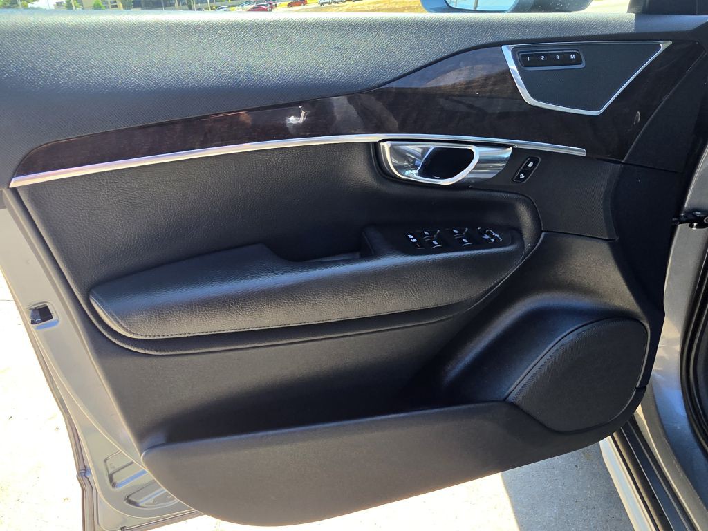 2017 Volvo XC90 Image 38