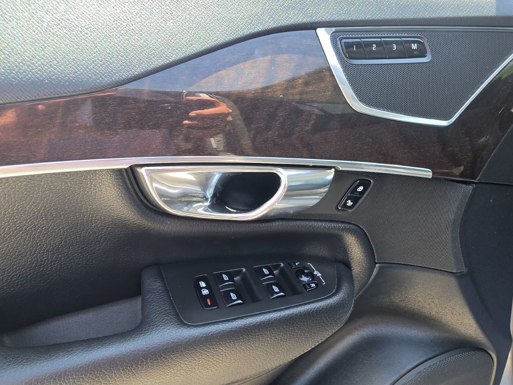 2017 Volvo XC90 Image 39