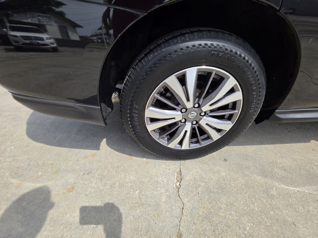 2017 Nissan Pathfinder Image 14