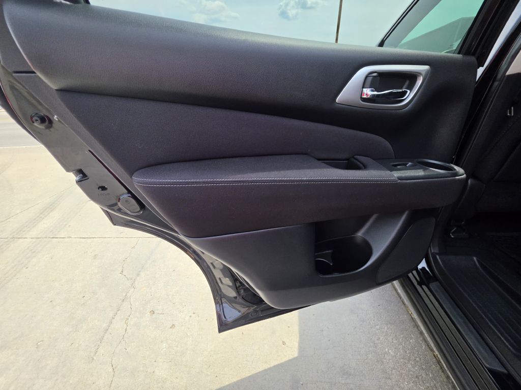 2017 Nissan Pathfinder Image 30
