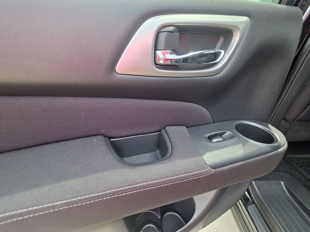 2017 Nissan Pathfinder Image 31