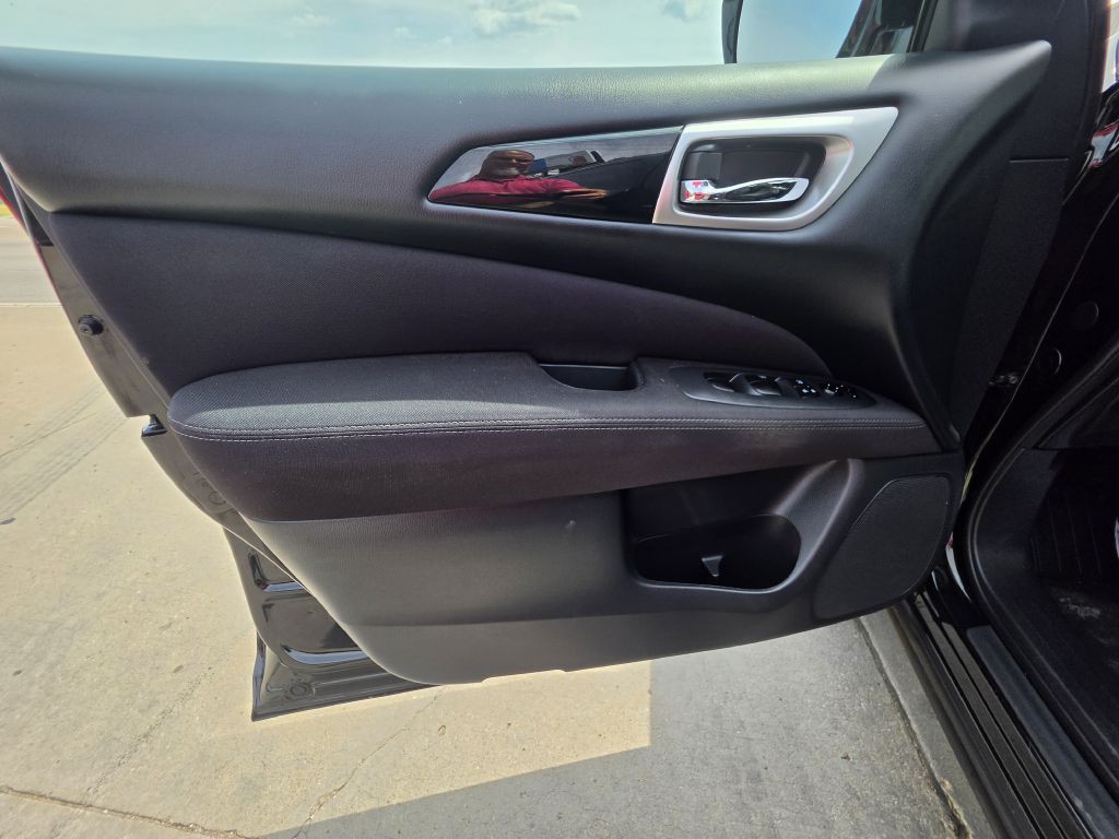 2017 Nissan Pathfinder Image 33