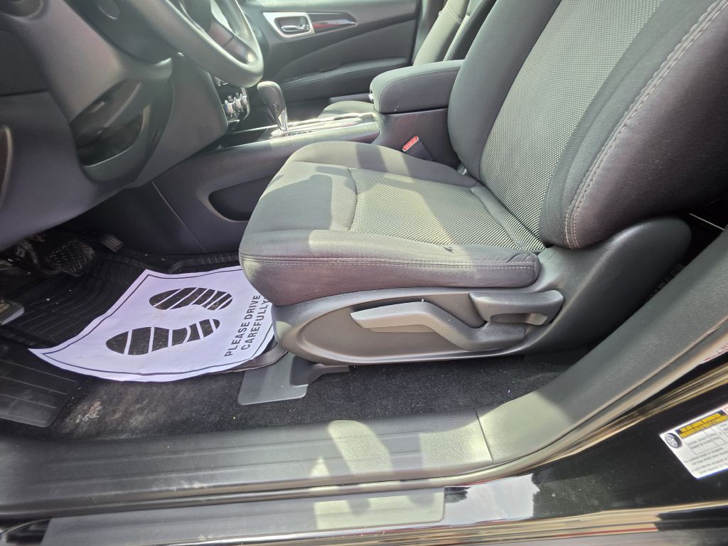 2017 Nissan Pathfinder Image 35