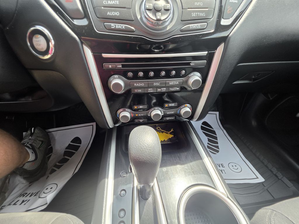 2017 Nissan Pathfinder Image 38