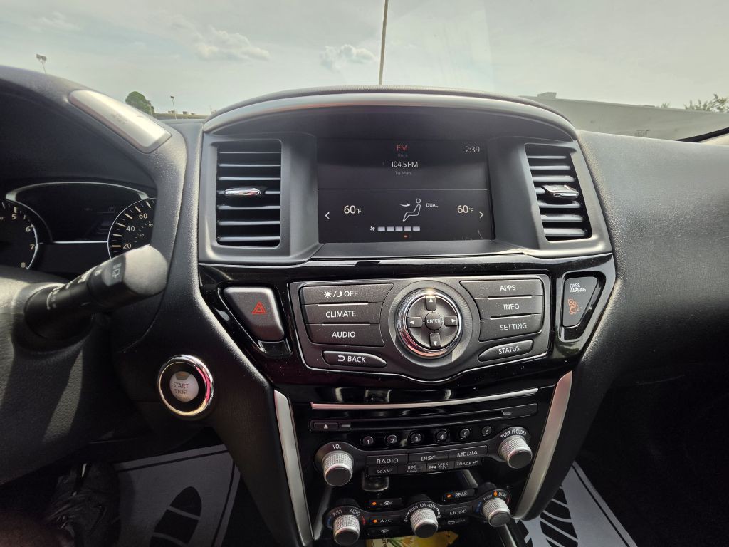 2017 Nissan Pathfinder Image 39