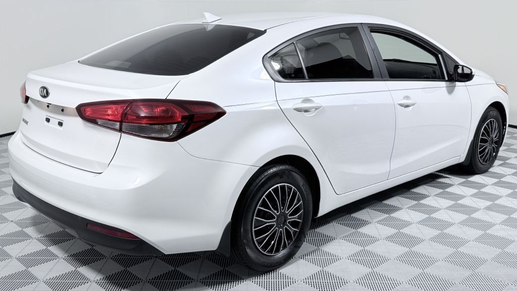2017 Kia Forte Image 4