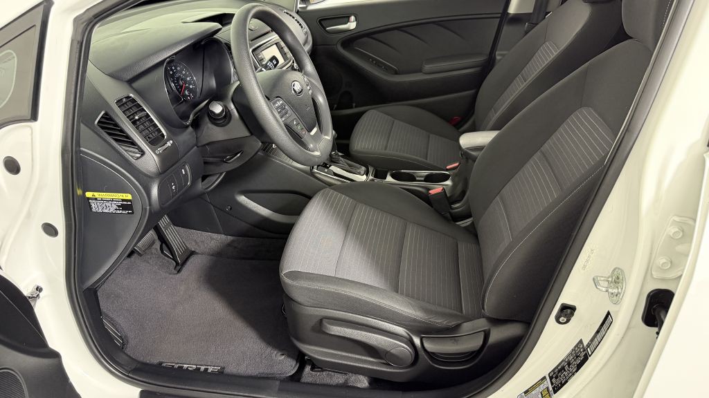 2017 Kia Forte Image 9