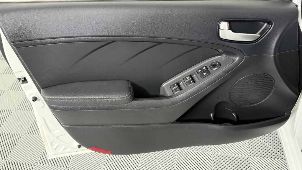 2017 Kia Forte Image 10