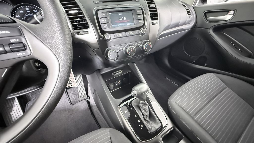 2017 Kia Forte Image 17