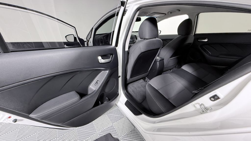 2017 Kia Forte Image 19