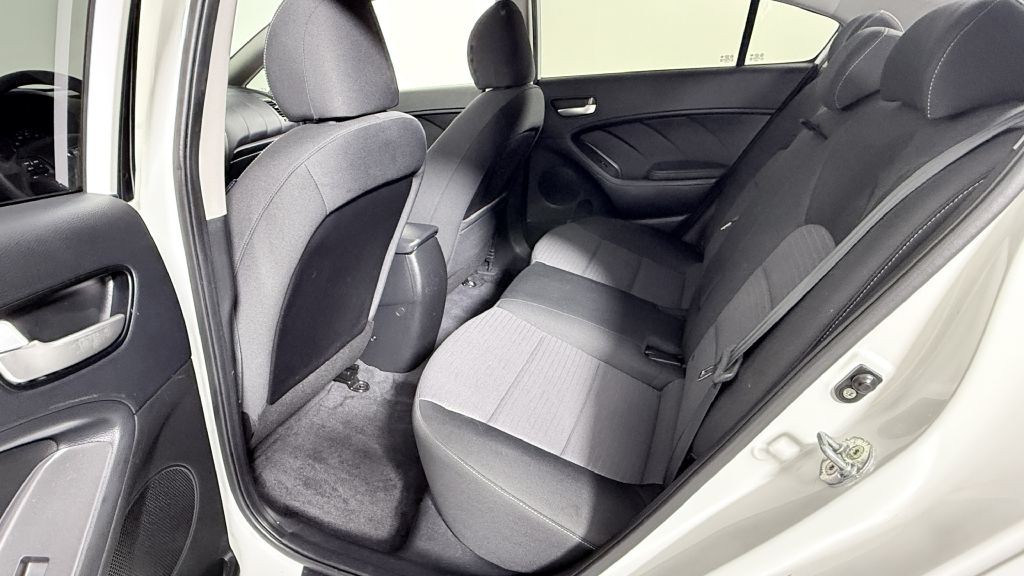 2017 Kia Forte Image 20
