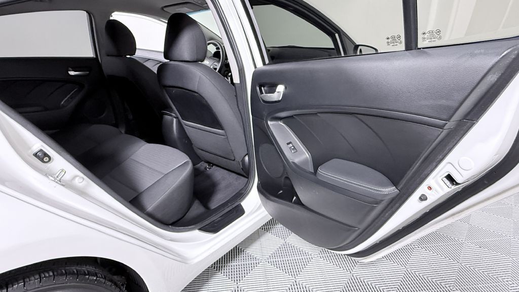 2017 Kia Forte Image 21
