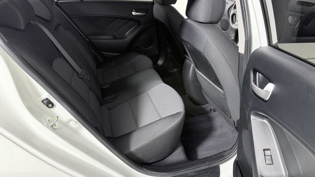 2017 Kia Forte Image 22