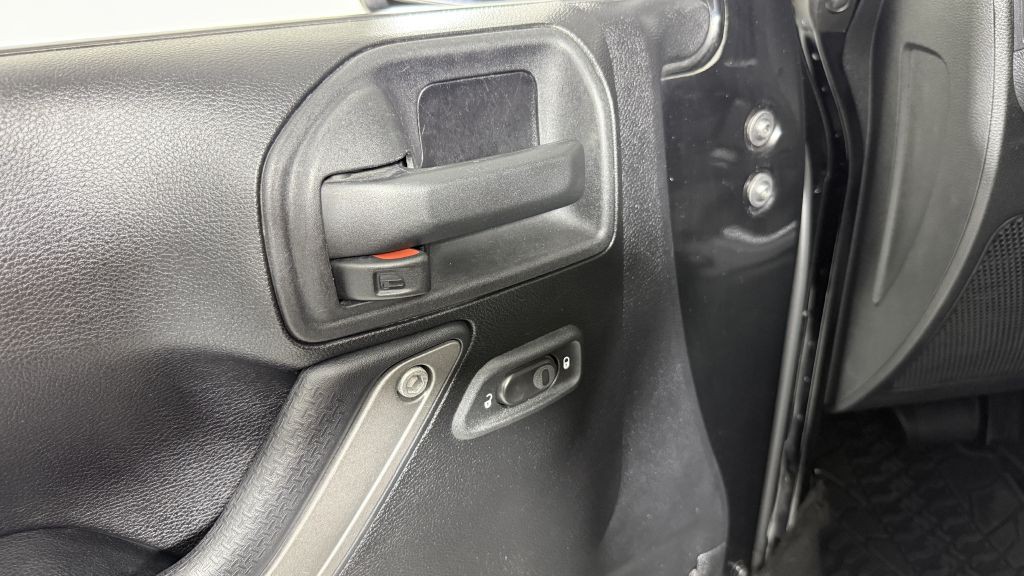 2013 Jeep Wrangler Image 11