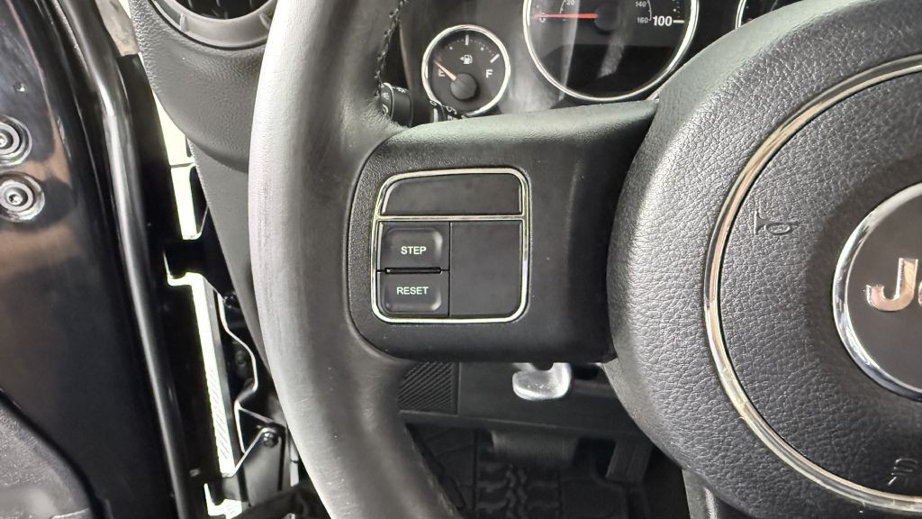 2013 Jeep Wrangler Image 13