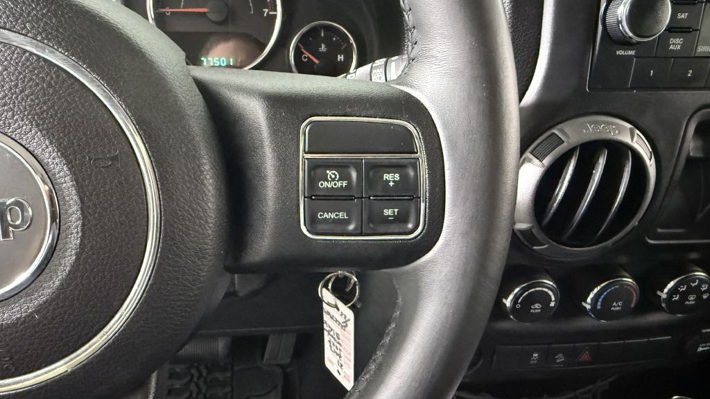 2013 Jeep Wrangler Image 14