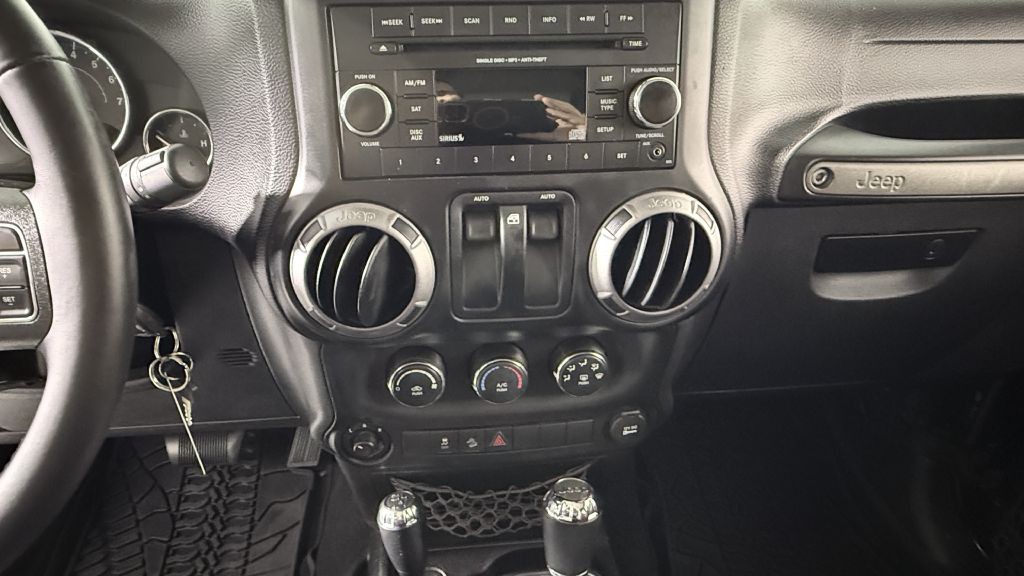 2013 Jeep Wrangler Image 15