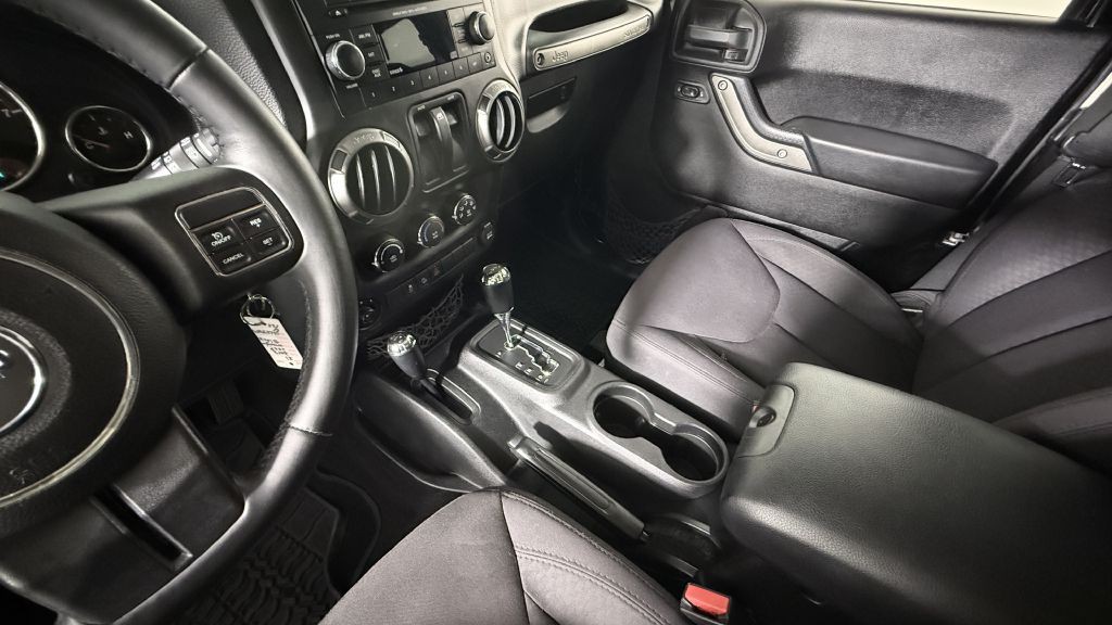 2013 Jeep Wrangler Image 16
