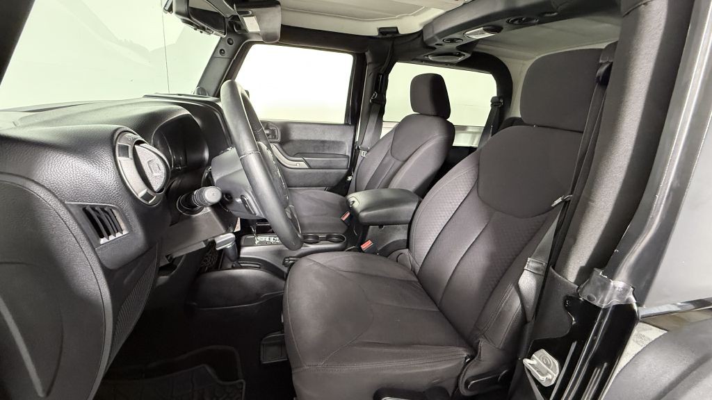 2013 Jeep Wrangler Image 17