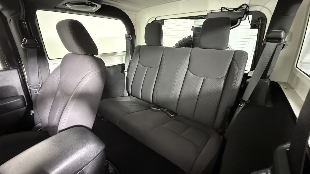 2013 Jeep Wrangler Image 18