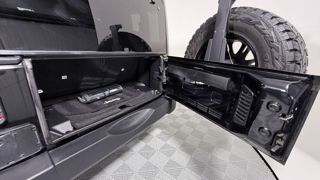 2013 Jeep Wrangler Image 19
