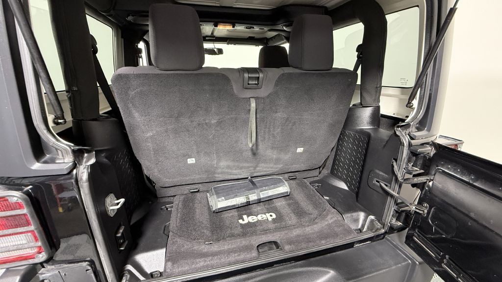 2013 Jeep Wrangler Image 20