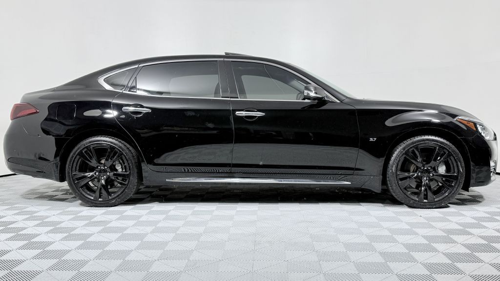 2018 INFINITI Q70 Image 3