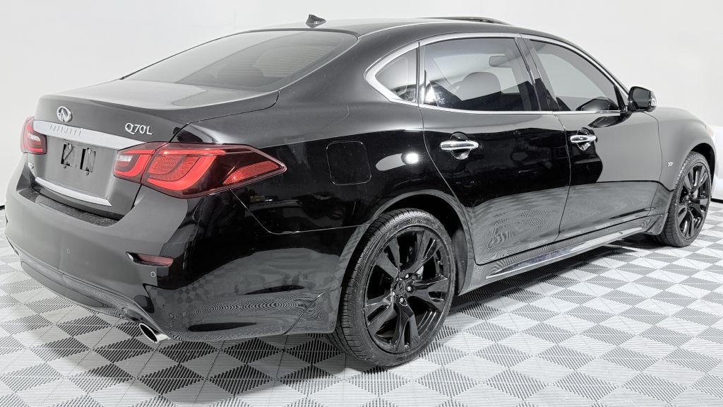 2018 INFINITI Q70 Image 4