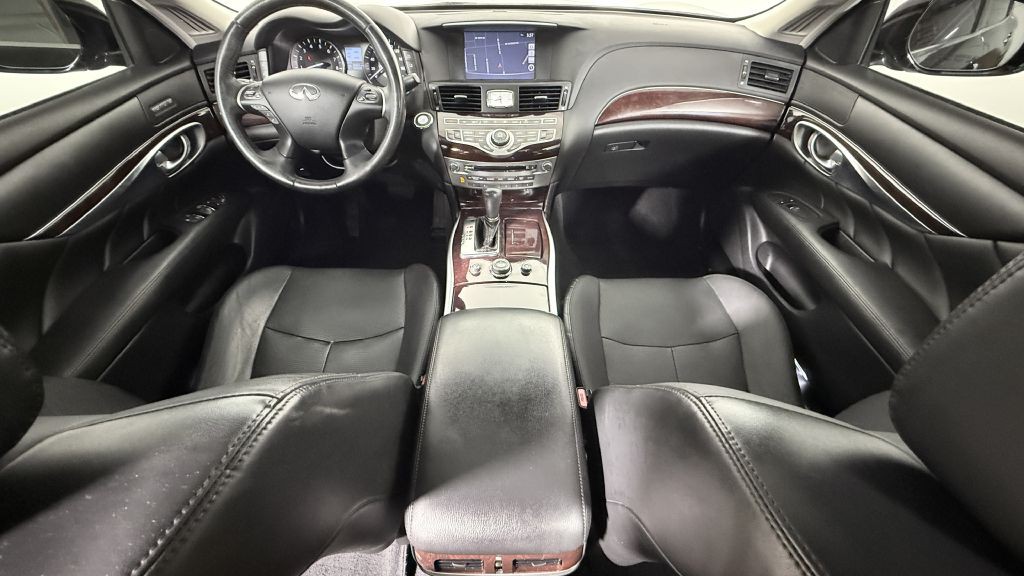 2018 INFINITI Q70 Image 9