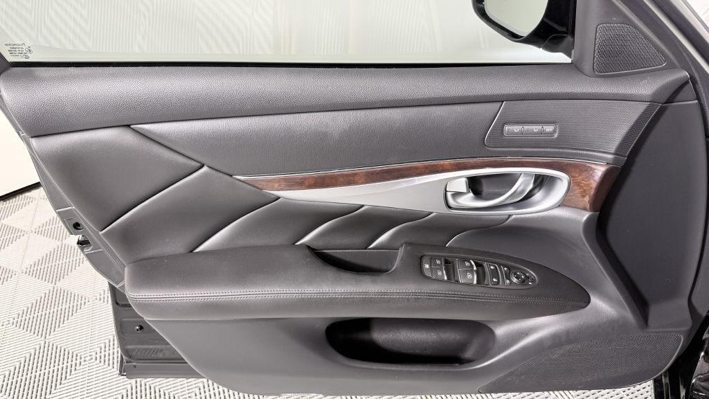 2018 INFINITI Q70 Image 11