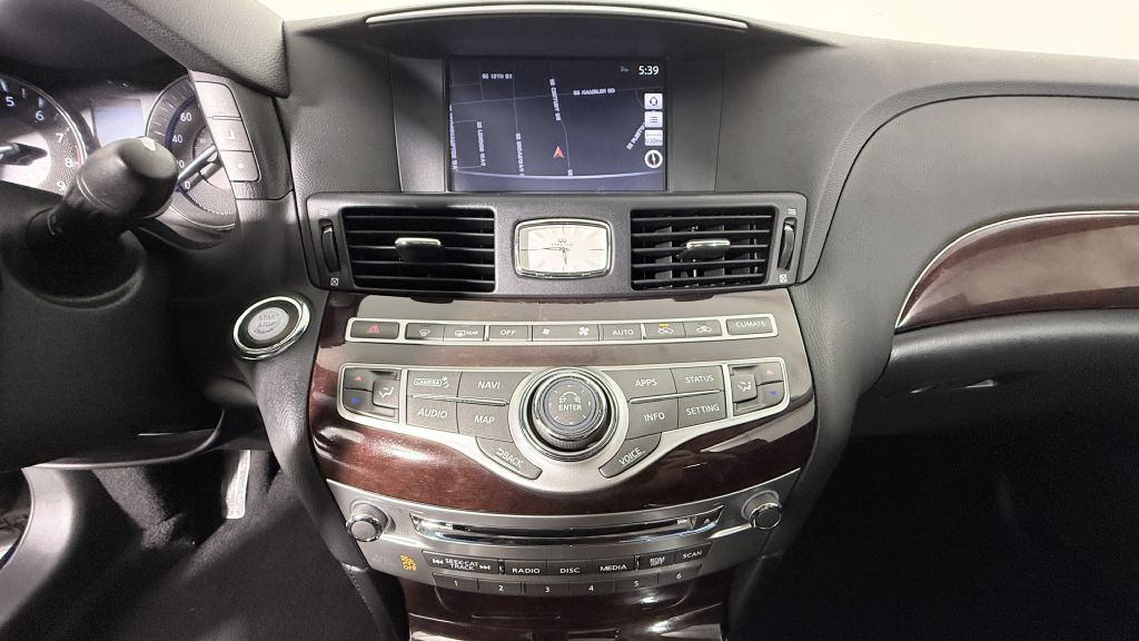 2018 INFINITI Q70 Image 16