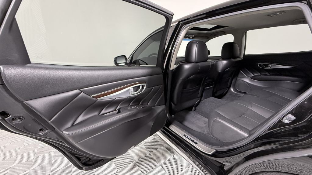 2018 INFINITI Q70 Image 20