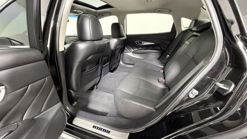 2018 INFINITI Q70 Image 21