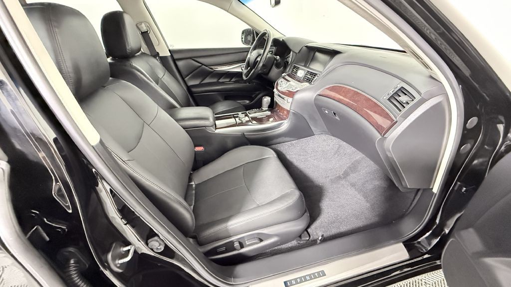 2018 INFINITI Q70 Image 24