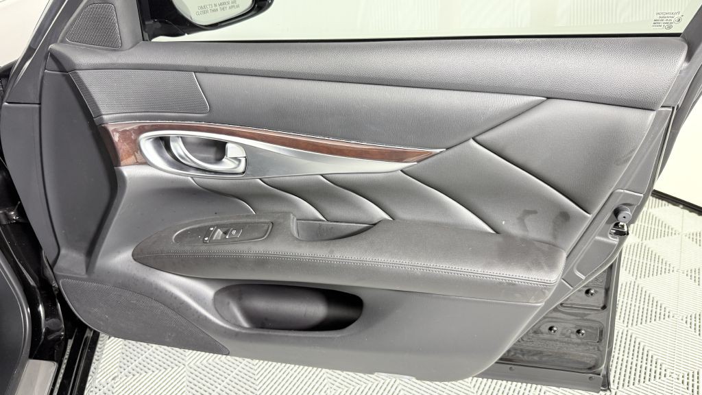 2018 INFINITI Q70 Image 25