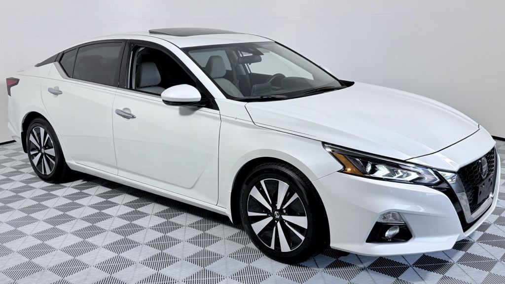 2022 Nissan Altima Image 1
