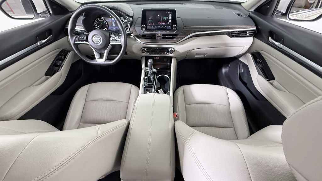 2022 Nissan Altima Image 9