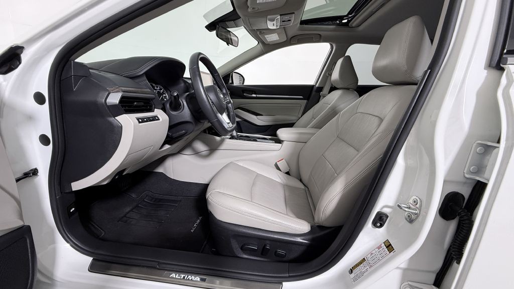2022 Nissan Altima Image 10
