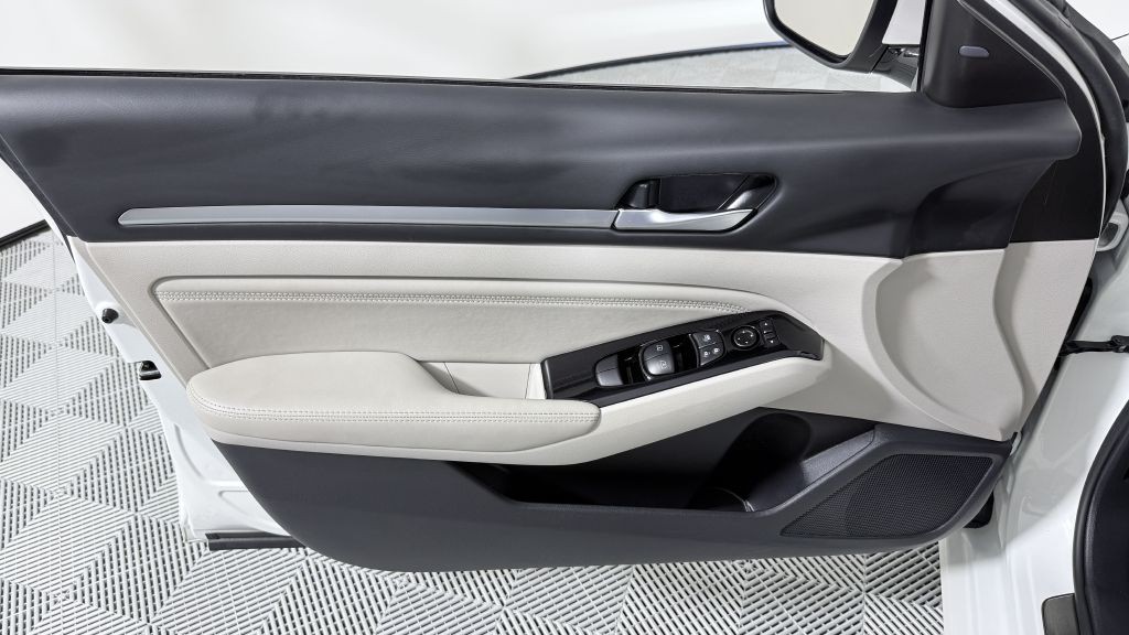 2022 Nissan Altima Image 11
